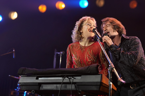 ‘Song Sung Blue’ Hugh Jackman And Kate Hudson Team Up For A Neil Diamond Tribute Band [Trailer]