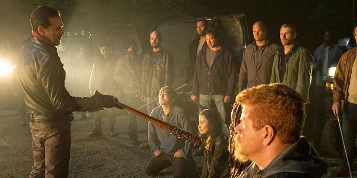 The Walking Dead EP Reveals Original Showrunner Frank Darabont’s Thoughts on Glenn & Negan Scene